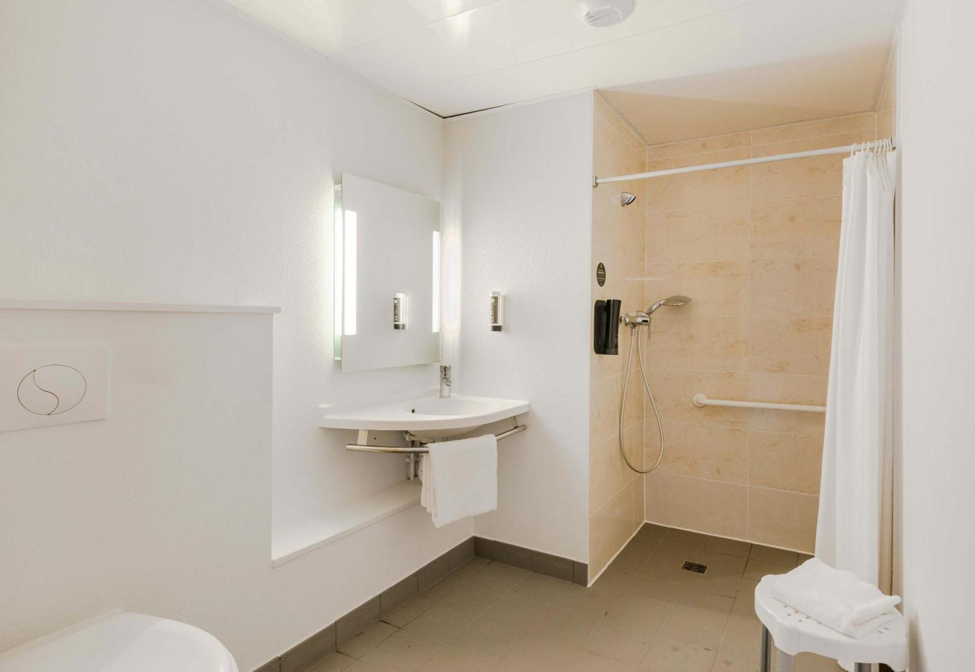 B&B Hotel Nantes Савене Экстерьер фото