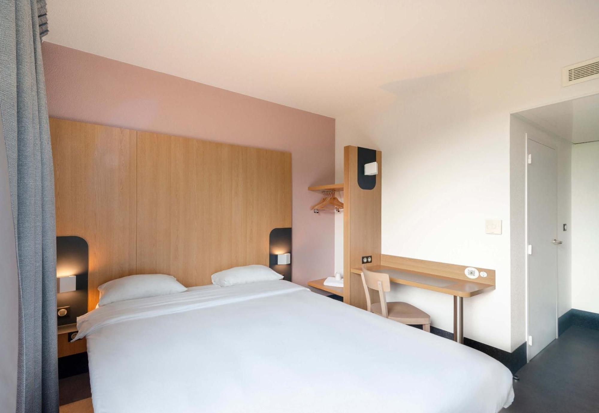 B&B Hotel Nantes Савене Экстерьер фото